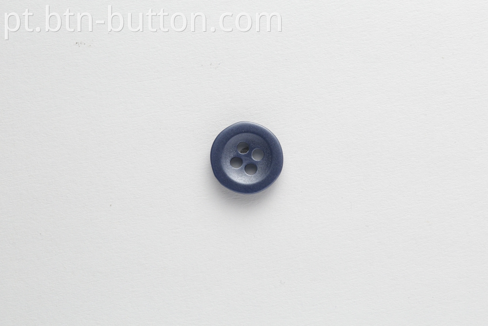 Flat side magnetic buttons for shirts